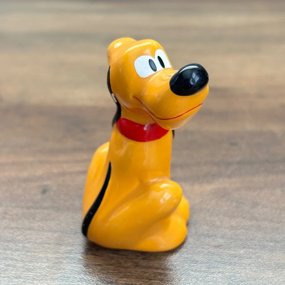 VINTAGE Walt Disney Productions Sitting PLUTO Ceramic Porcelain Figurine 2.25